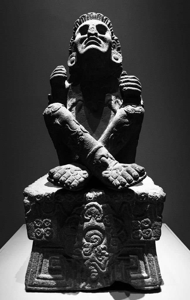 Escultura de piedra mesoamericana